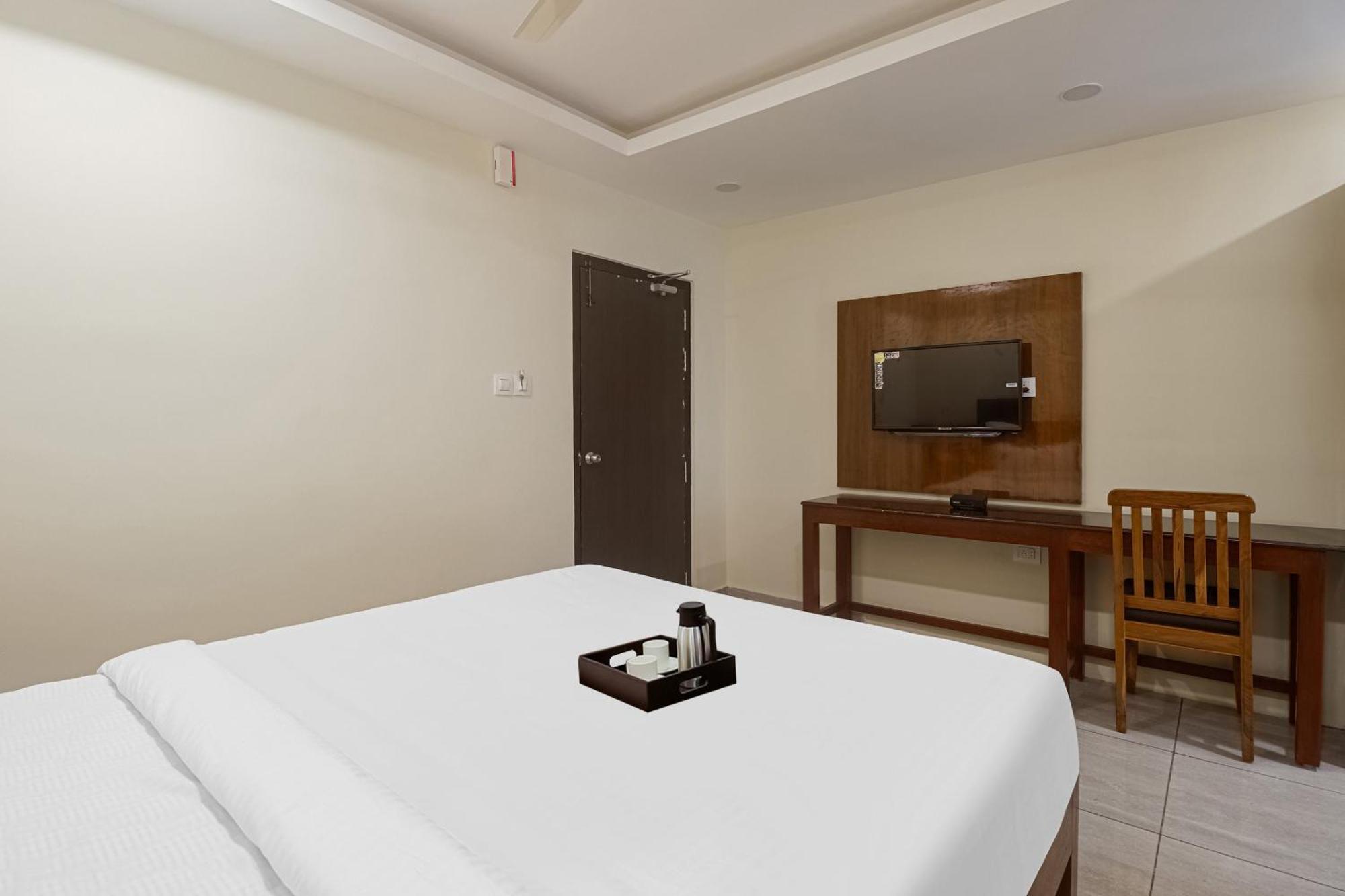 Townhouse Dj Grand Hotel Tirupati Exterior photo