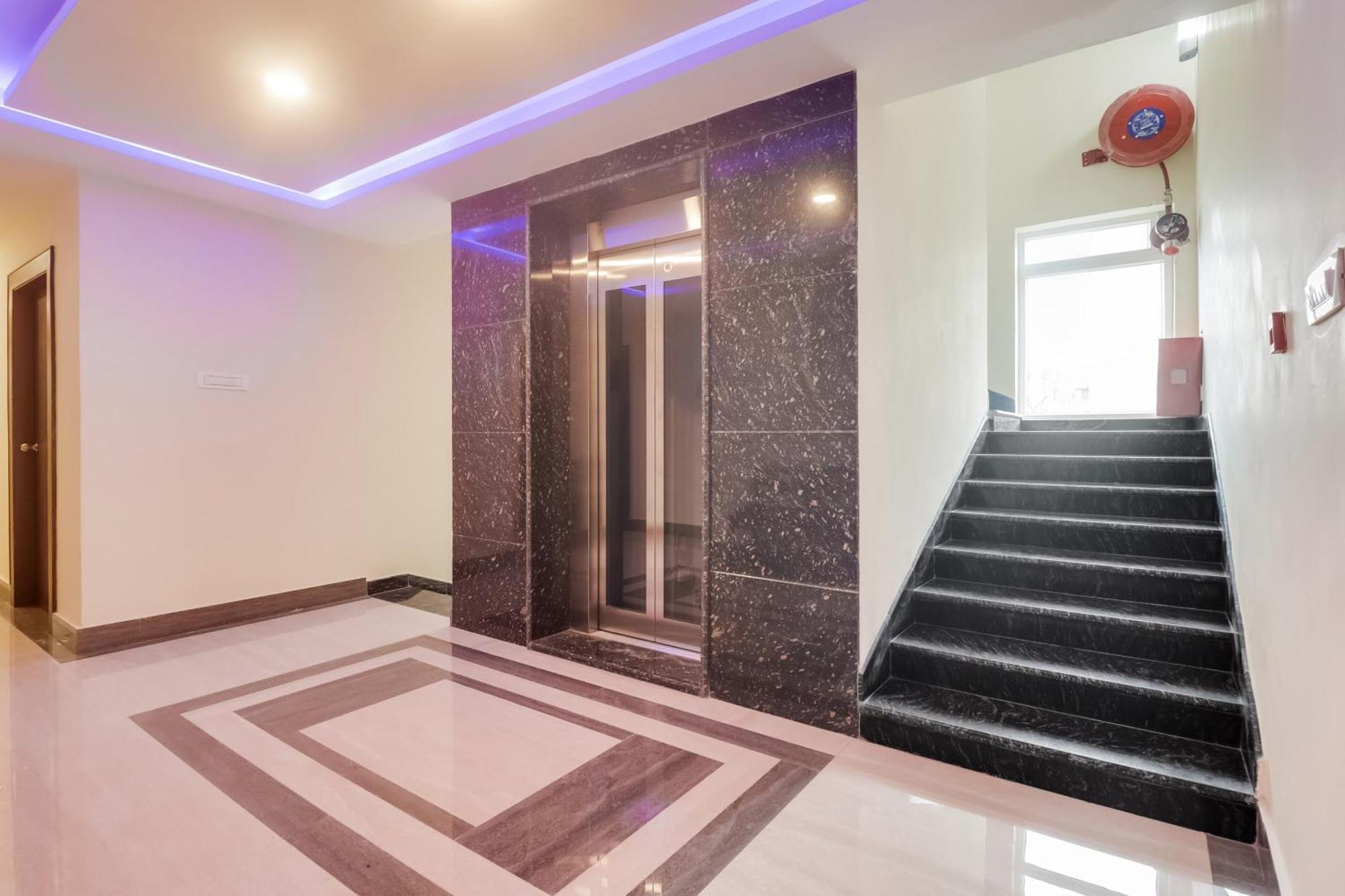 Townhouse Dj Grand Hotel Tirupati Exterior photo